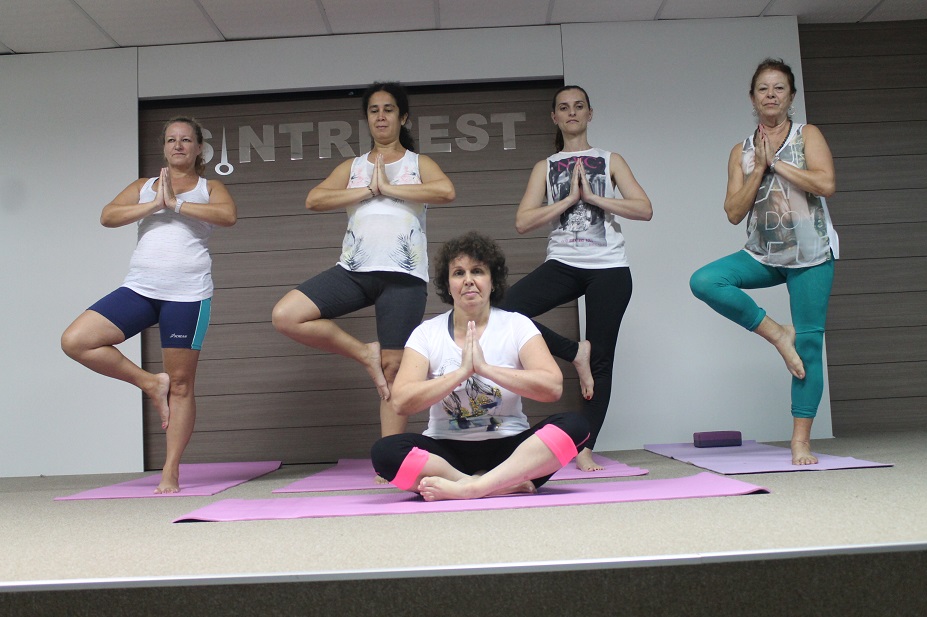 Sintrivest oferece aulas de yoga