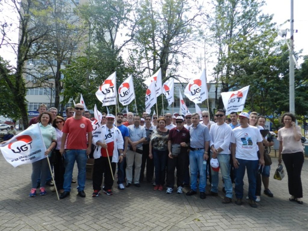Sintrivest participa de ato em solidariedade aos trabalhadores de Rio do Sul