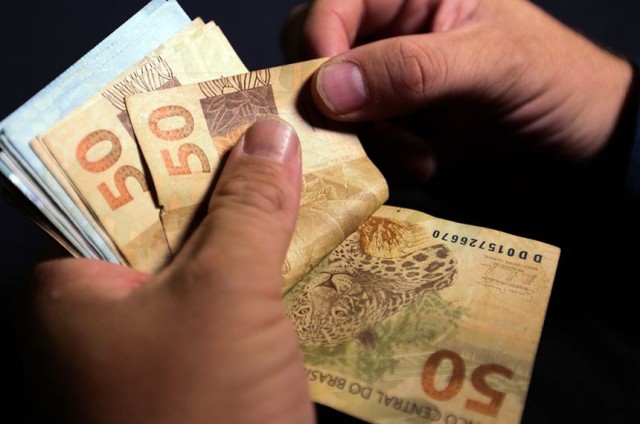 Salário mínimo será de R$ 1.320 a partir de maio